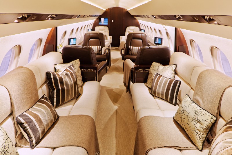 салон бизнес джета Dassault Falcon 900 EX