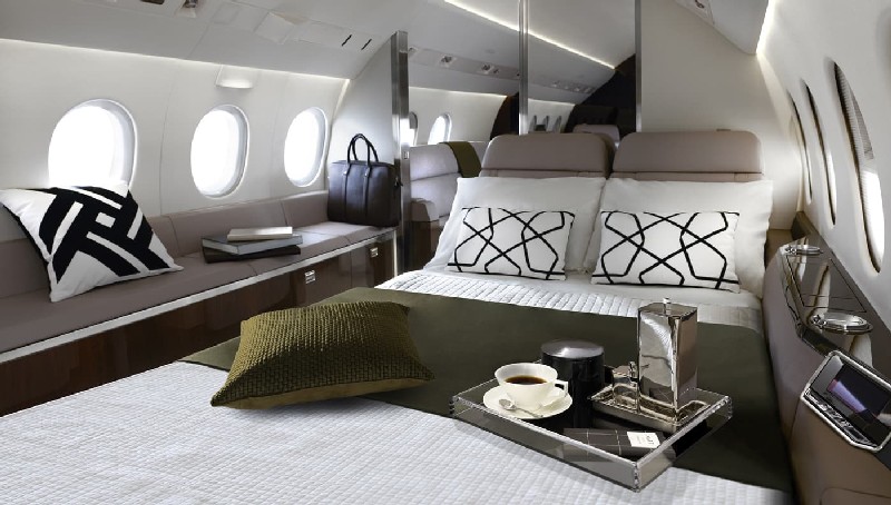 салон бизнес джета Dassault Falcon 2000 LX