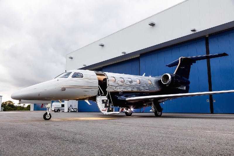арендовать бизнес джет Embraer Phenom 300