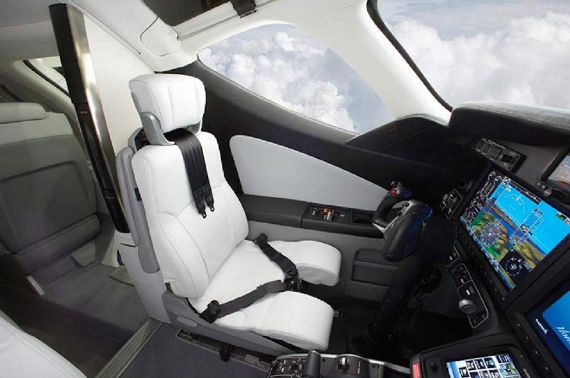 салон бизнес джета HondaJet HA-420