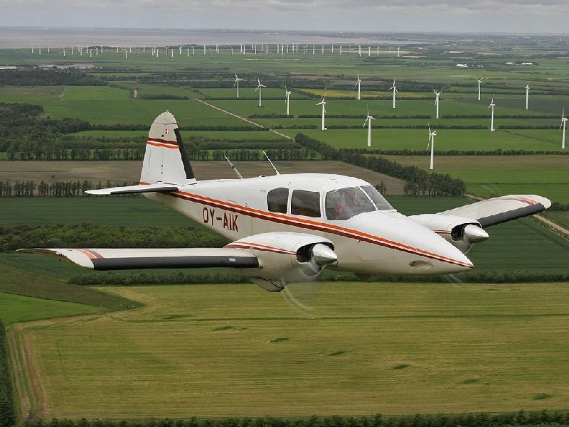 бизнес джет Piper Aztec в Украине