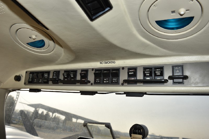 салон бизнес джета Piper PA34 Seneca